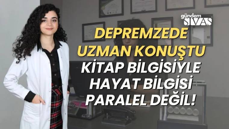 Beyaz lab coat giymiş bir kadın, arkasında çerçevelenmiş belgelerle birlikte poz veriyor.