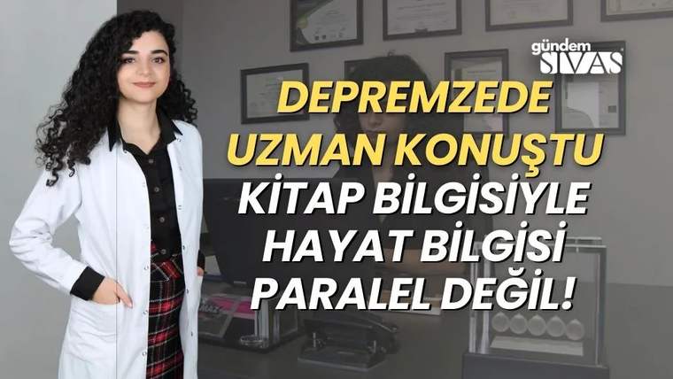 Beyaz lab coat giymiş bir kadın, arkasında çerçevelenmiş belgelerle birlikte poz veriyor.