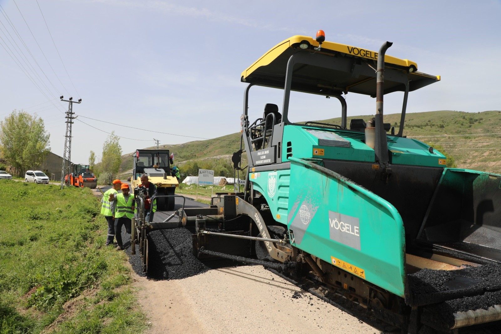 Sivas'ta Köy Yollarının Standardı 2025’te 32 Kilometre Sıcak Asfaltla Yükseliyor