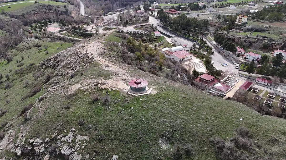Sivas’ta Manevi Zirve: Ahmed-i Turan Gazi Türbesi Ziyaretçi Akınına Uğruyor