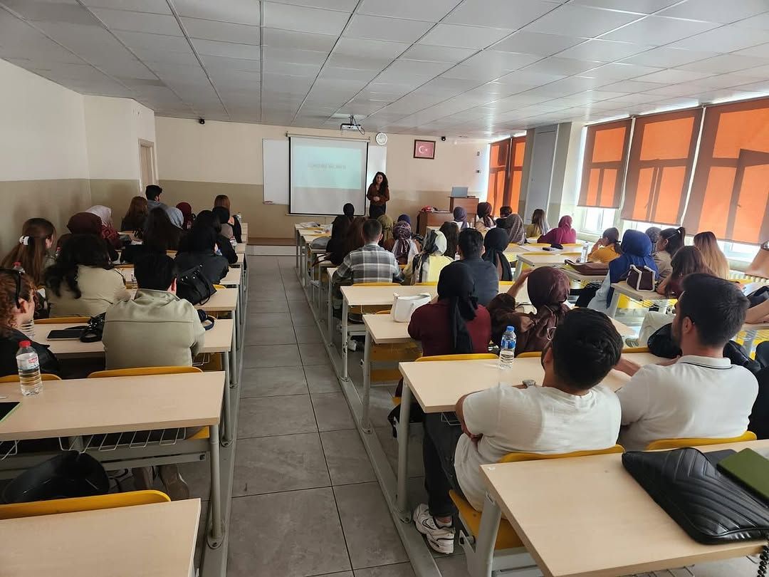 Aile Yılı Eğitimleri Kapsamında "Kendini Bilmek" Semineri Düzenlendi