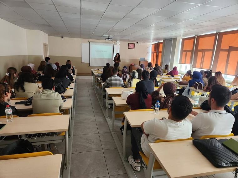 Aile Yılı Eğitimleri Kapsamında "Kendini Bilmek" Semineri Düzenlendi