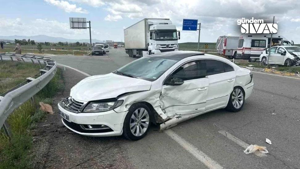 Şarkışla'da Trafik Kazası: 11 Kişi Yaralandı