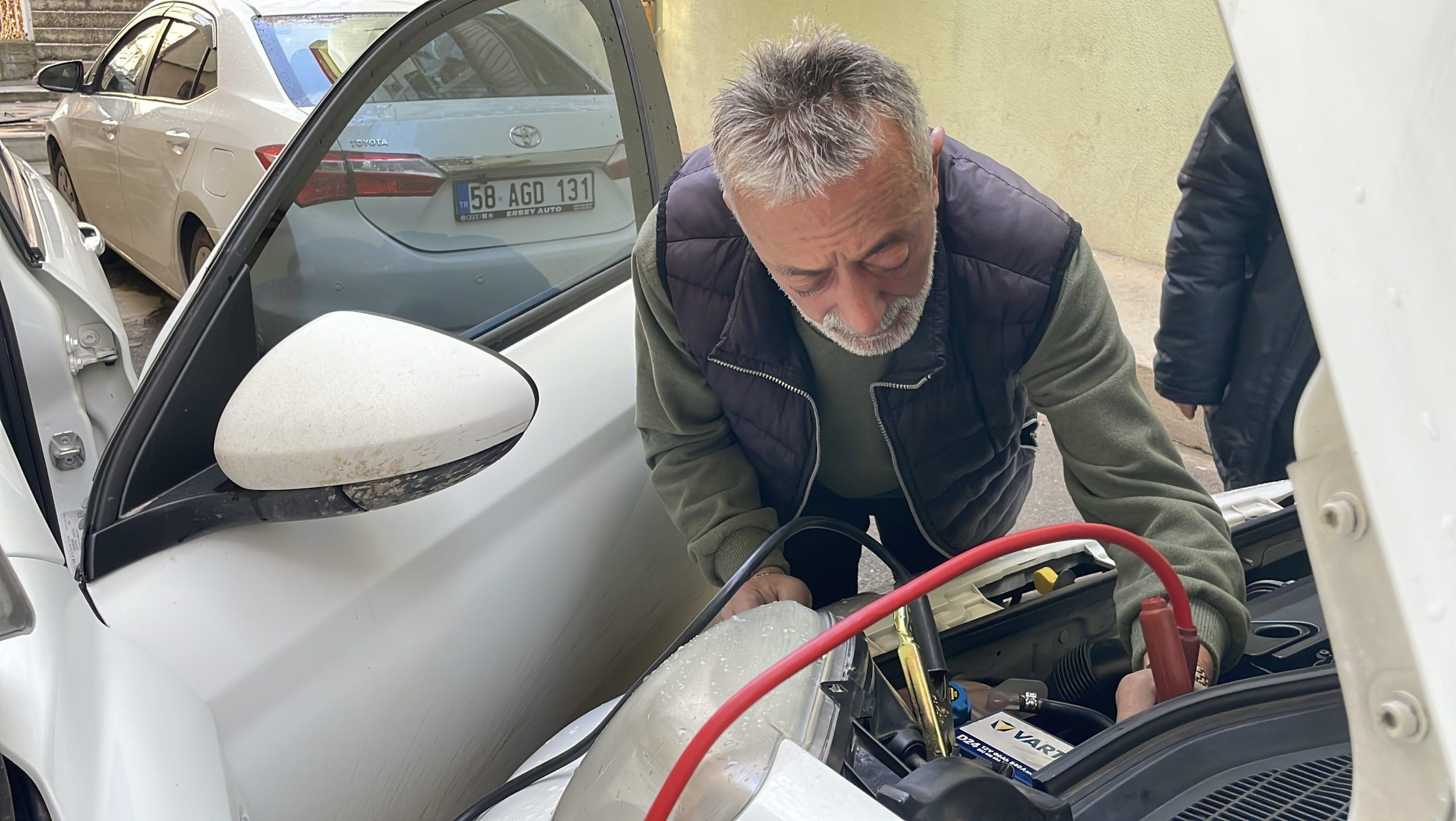 Kış Soğuklarında Akü Bitmesi ve Motor Hasarı Tehlikesi: Sürücülere Kritik Uyarılar