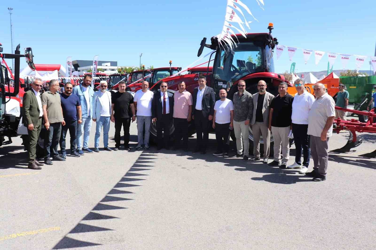 STSO Başkan adayı Mustafa Eken, Sivas tarım fuarını ziyaret etti