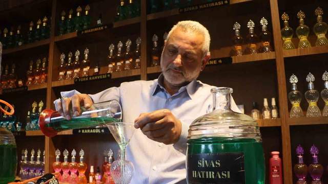 35 yıldır kolonya üreten usta,Sivas Kalesi’nin kokusunu hazırladı