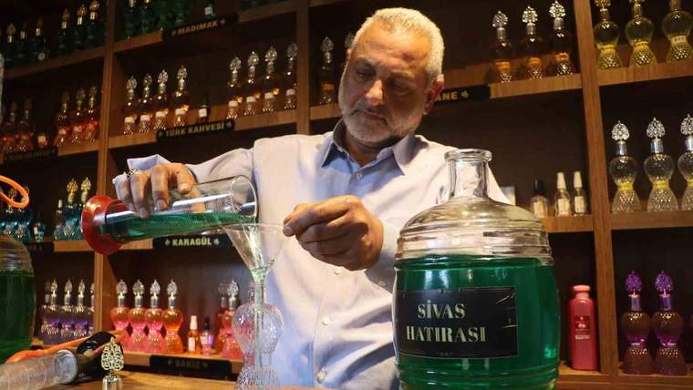 35 yıldır kolonya üreten usta,Sivas Kalesi’nin kokusunu hazırladı