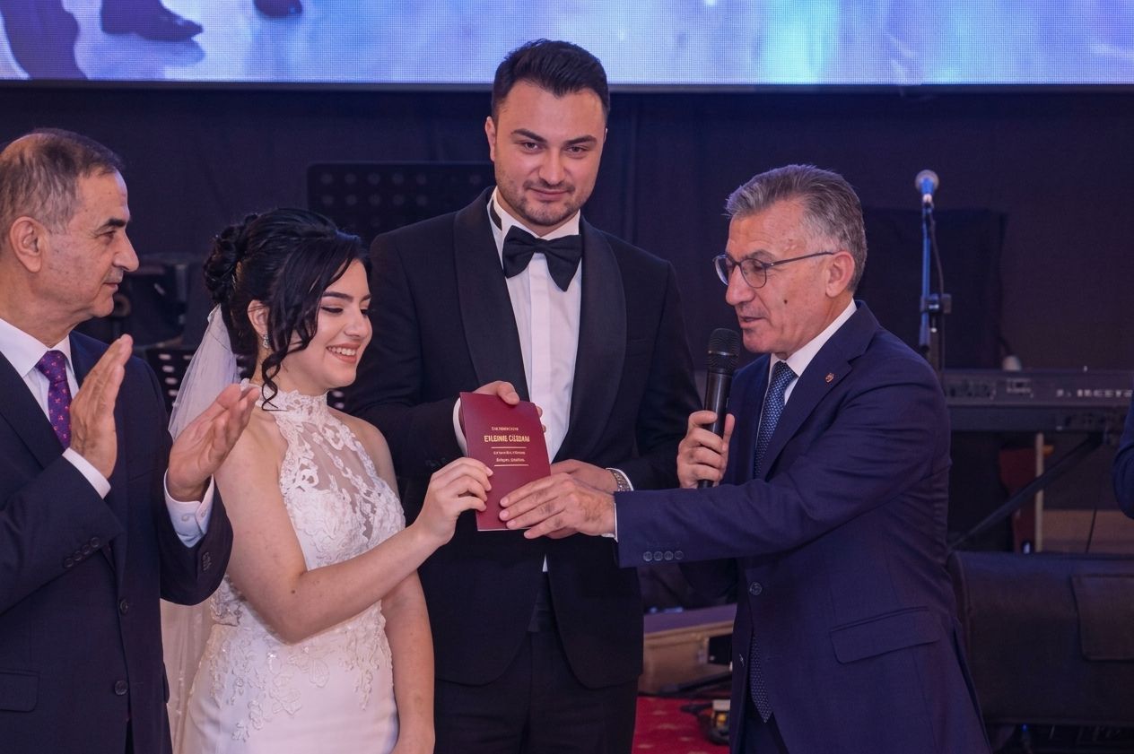 Sami Aydın’ın Oğlu Bilal Aydın Evlendi: Düğüne Siyaset ve Bürokrasi Dünyasından Yoğun Katılım