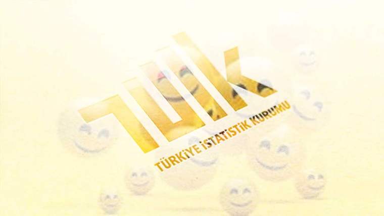 Sarı TÜİK logosu ve altında Türkiye İstatistik Kurumu yazısı, gülümseyen yüz desenleri üzerinde yer alıyor.