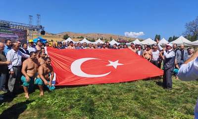Arif Kama Güreşleri: İran ve Azerbaycan’dan Pehlivanlar Geldi