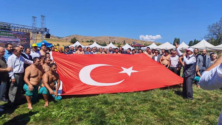 Arif Kama Güreşleri: İran ve Azerbaycan’dan Pehlivanlar Geldi