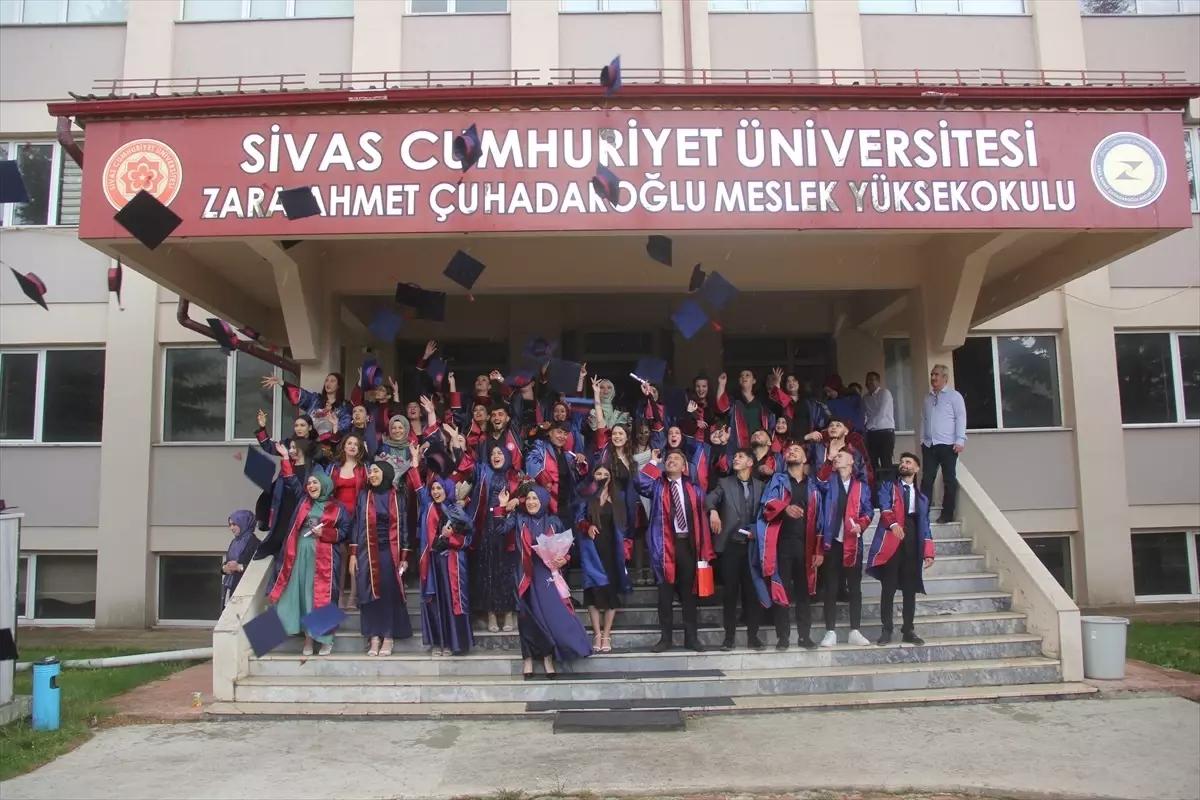 🎓 Zara'da Mezuniyet Coşkusu: 60 Öğrenci Diplomalarını Aldı