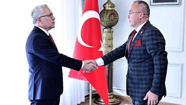 Sivas'ta 29 Ekim Cumhuriyet Bayramı Coşkusu: Tarihi Valilik Binasında Tebrikat Töreni