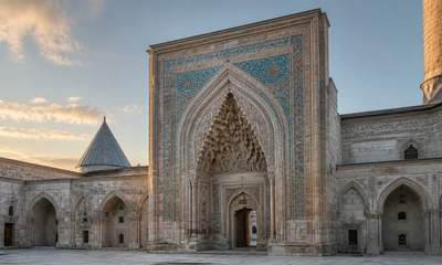 Gök Medrese’nin 755 Yıllık Hikâyesi: Çini, Vakfiye ve Hayat Ağacı