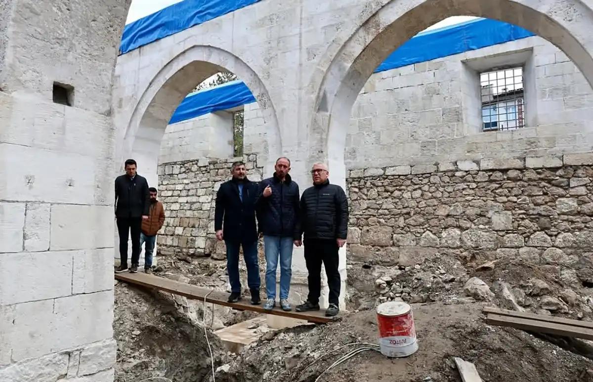 833 Yıllık Sivas Ulu Cami’de Restorasyon Hızlandı: Eğri Minare İçin Kritik Süreç Başladı