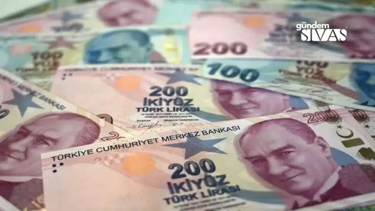 Üzerinde Atatürk resmi bulunan 100 ve 200 Türk lirası banknotları, üst üste yerleştirilmiş.