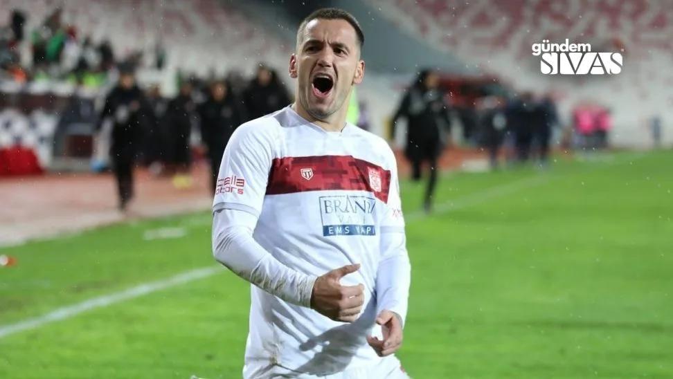 Rey Manaj, Sivasspor'u Sırtlıyor