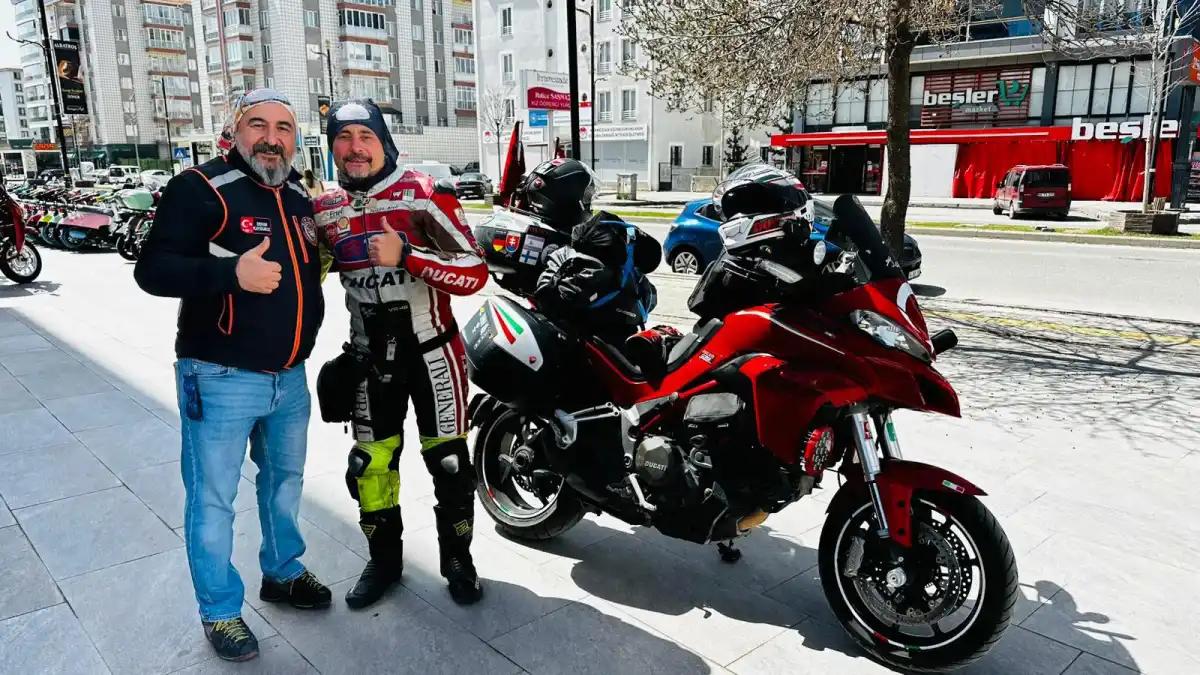 Avrupa’dan Kutsal Topraklara Motosikletle Yolculuk: Sivas’ta Duygusal Mola