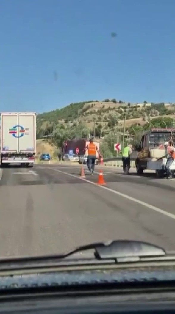 Koyulhisar'da Tır Çarpışması: 1 Ölü, 1 Yaralı