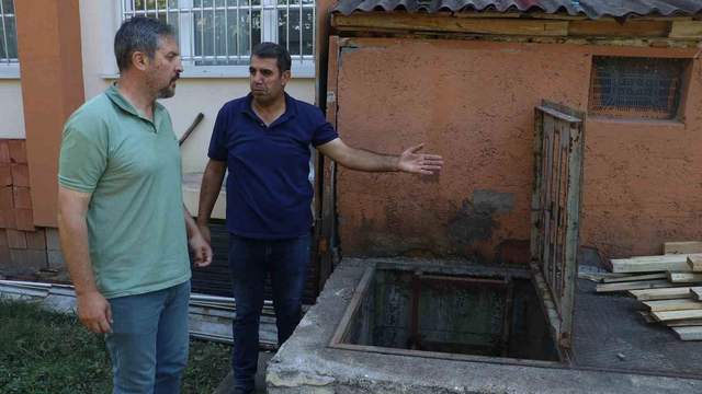Şefik Güngör Okulu'nda yavru kedi kuyudan çıkarıldı