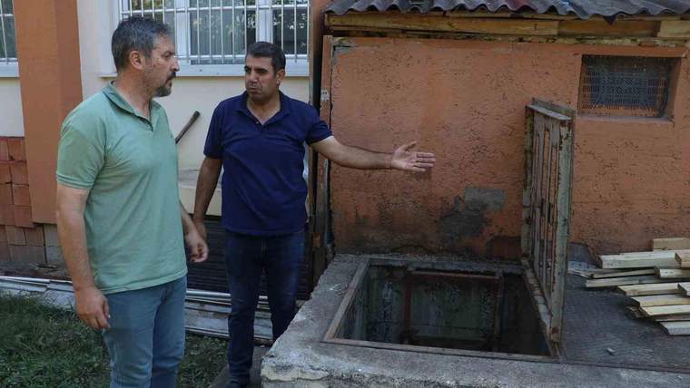 Şefik Güngör Okulu'nda yavru kedi kuyudan çıkarıldı