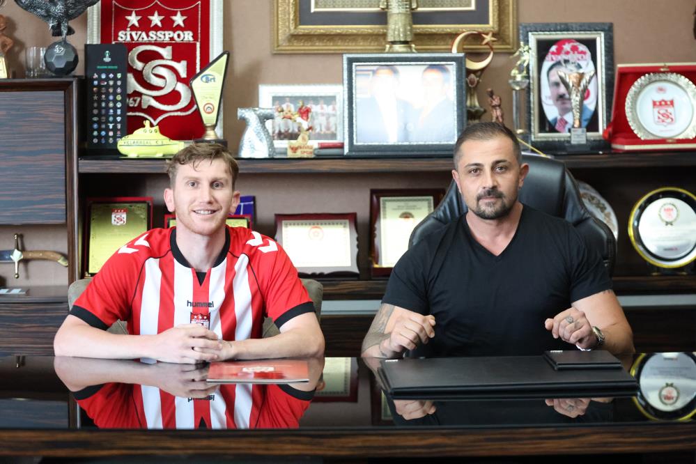 Sivasspor'da 4 İmza Birden!