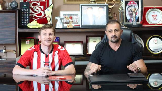 Sivasspor'da 4 İmza Birden!