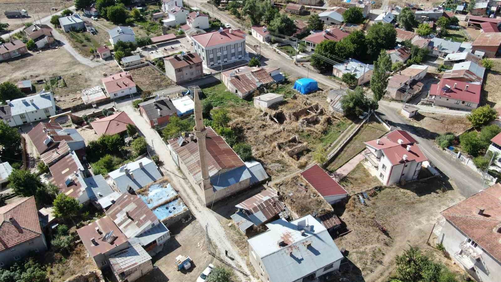 “Geçmişin izleri tamamen silinmiş değil” İşhanı’ndaki camide
