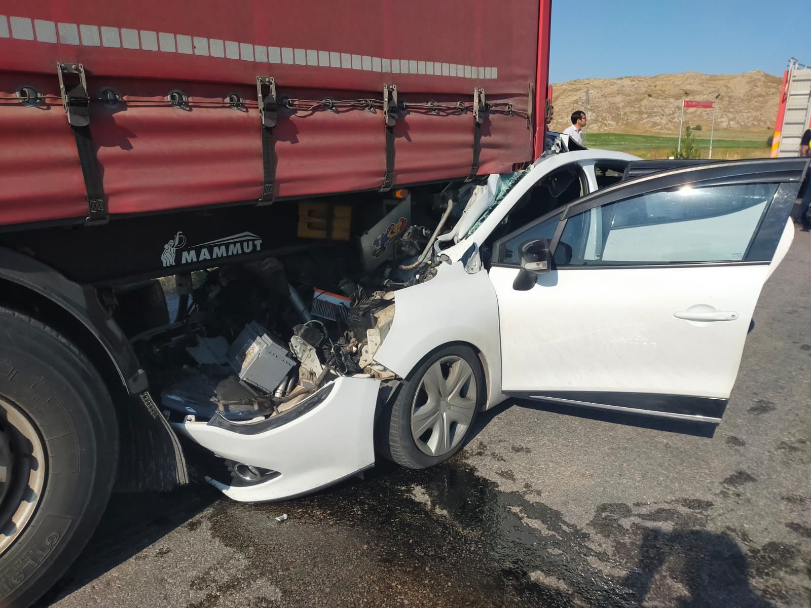 İmranlı'da Feci Kaza: 2'si Çocuk 6 Yaralı