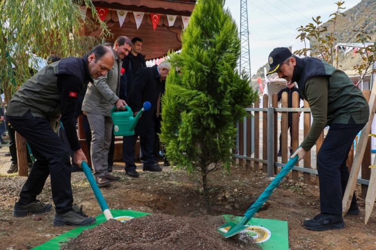 Artvin'de bin fidan toprakla buluştu