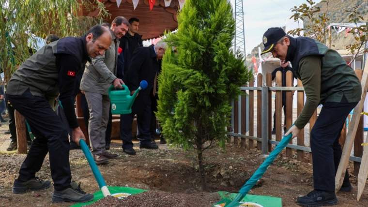 Artvin'de bin fidan toprakla buluştu