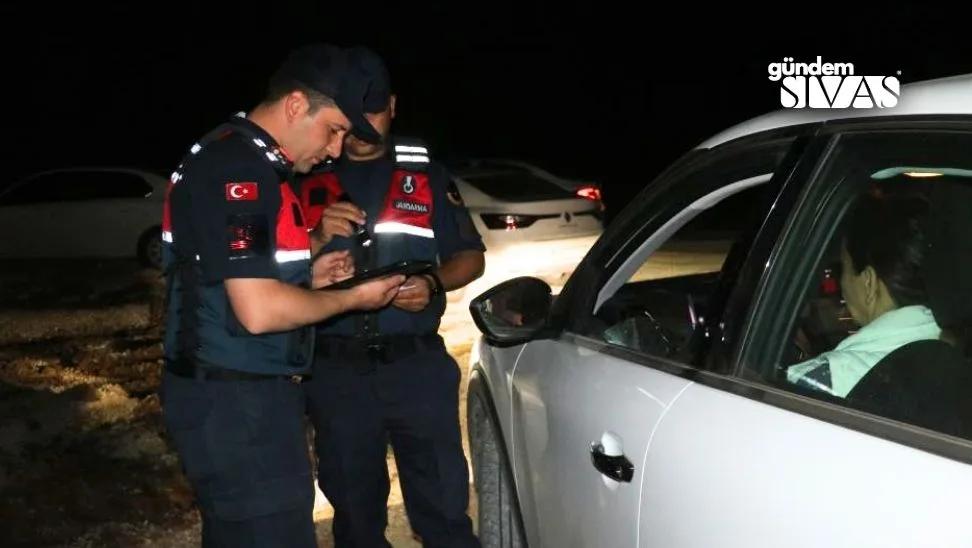 Sivas'ta Jandarma Ekiplerinden Trafik Denetimi