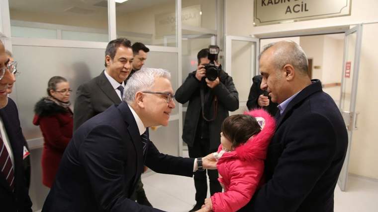 Sivas Valisi Yılmaz Şimşek’ten Hastane Ziyareti: Çocuklara Moral Verdi