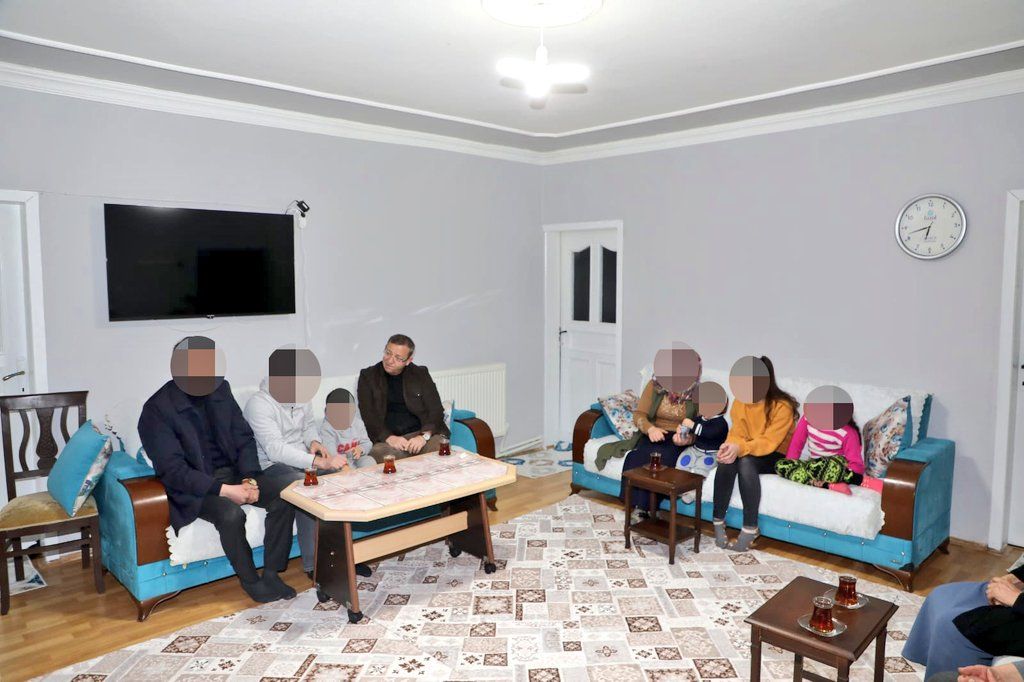 Kars Valisi Ziya Polat, 'Alma' ailesinin iftar sofrasına konuk oldu - Birlik Haber Ajansı