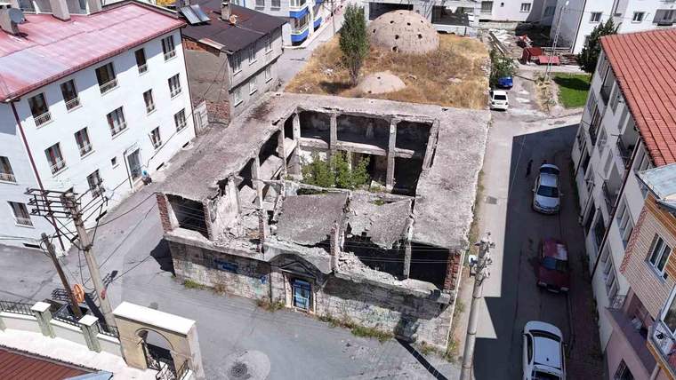 Akdeğirmen Mahallesi’ndeki Şirin Hamamı için restorasyon gündemde