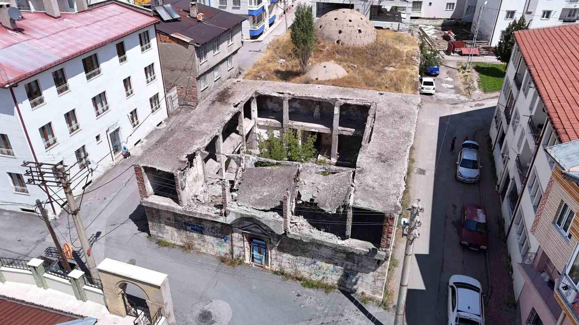 Sivas Akdeğirmen Mahallesi’ndeki 1904 tarihli Şirin Hamamı için restorasyon projesi gündemde.