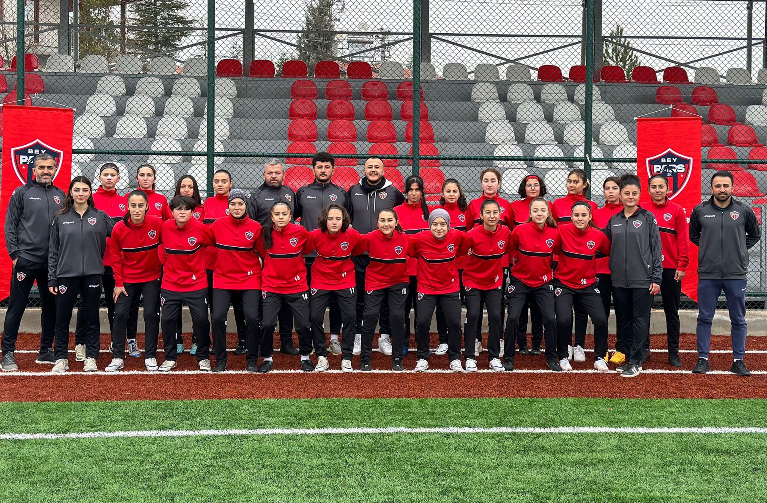 Beypars Spor Kadın Futbolcular 3. Liginde, ilk maçlarına hazırlanıyorlar - Birlik Haber Ajansı