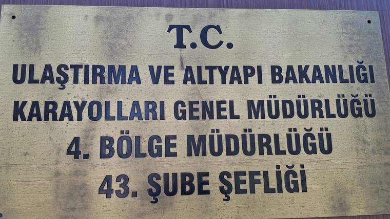 Karayolları 43. Şube Şefliği'nden D 140 nolu karayolunda yenileme çalışması - Birlik Haber Ajansı