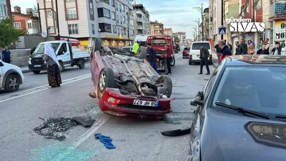 Sivas'ta Otomobil Takla Atarak Ters Döndü!