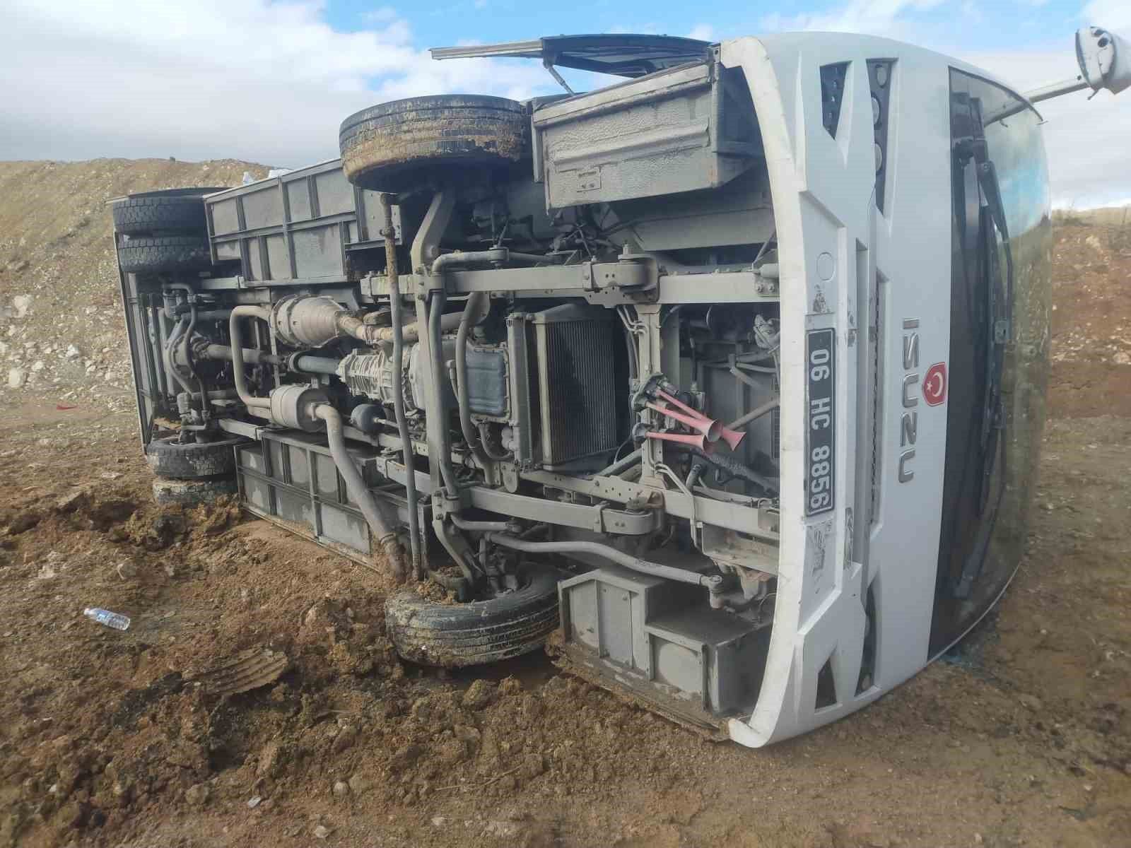 Sivas’ta Cezaevi Nakil Aracı Yoldan Çıktı. 7 Kişi Yaralandı