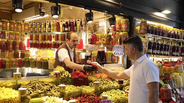 Sivas’ta turşu tezgâhlarında mısır koçanı için talep arttı