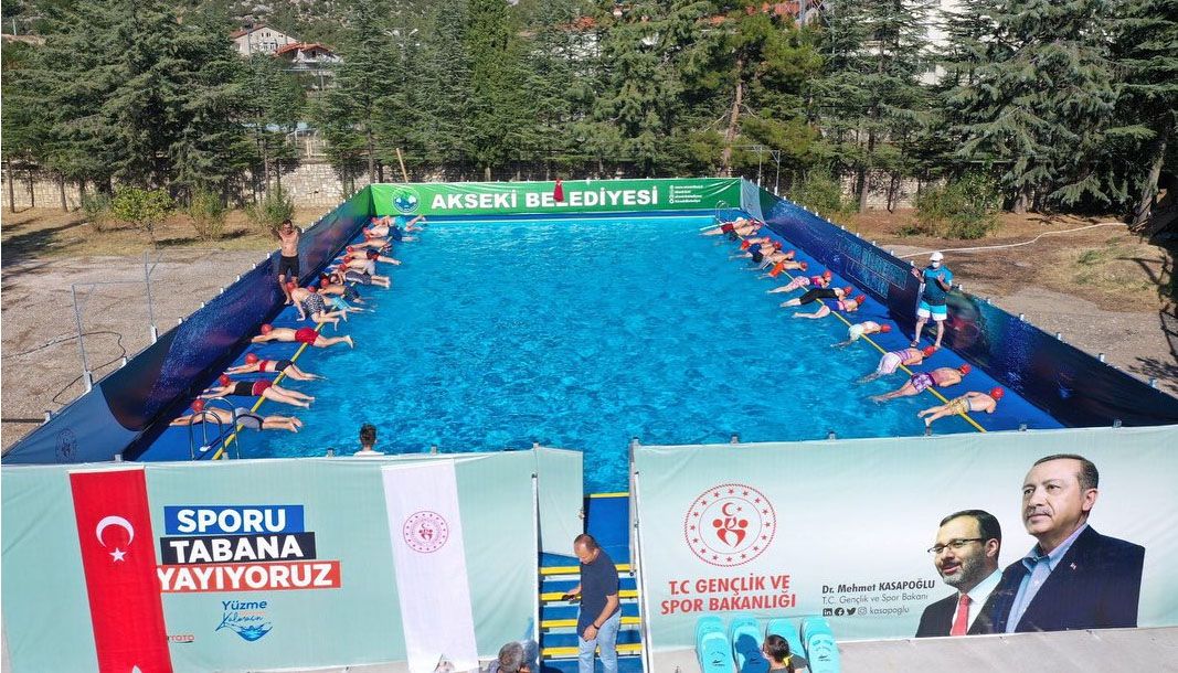 Akseki'de yüzme bilmeyen kalmasın: Portatif Yüzme Havuzu çocuklara yaz boyunca eğitim veriyor - Birlik Haber Ajansı