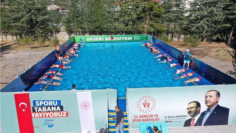 Akseki'de yüzme bilmeyen kalmasın: Portatif Yüzme Havuzu çocuklara yaz boyunca eğitim veriyor - Birlik Haber Ajansı