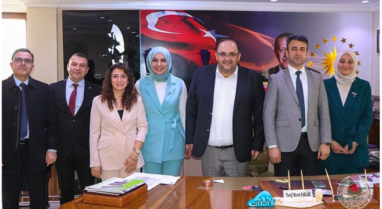 Keçiborlu’da eğitimcilerden Başkan Parlak’a teşekkür ziyareti - Birlik Haber Ajansı