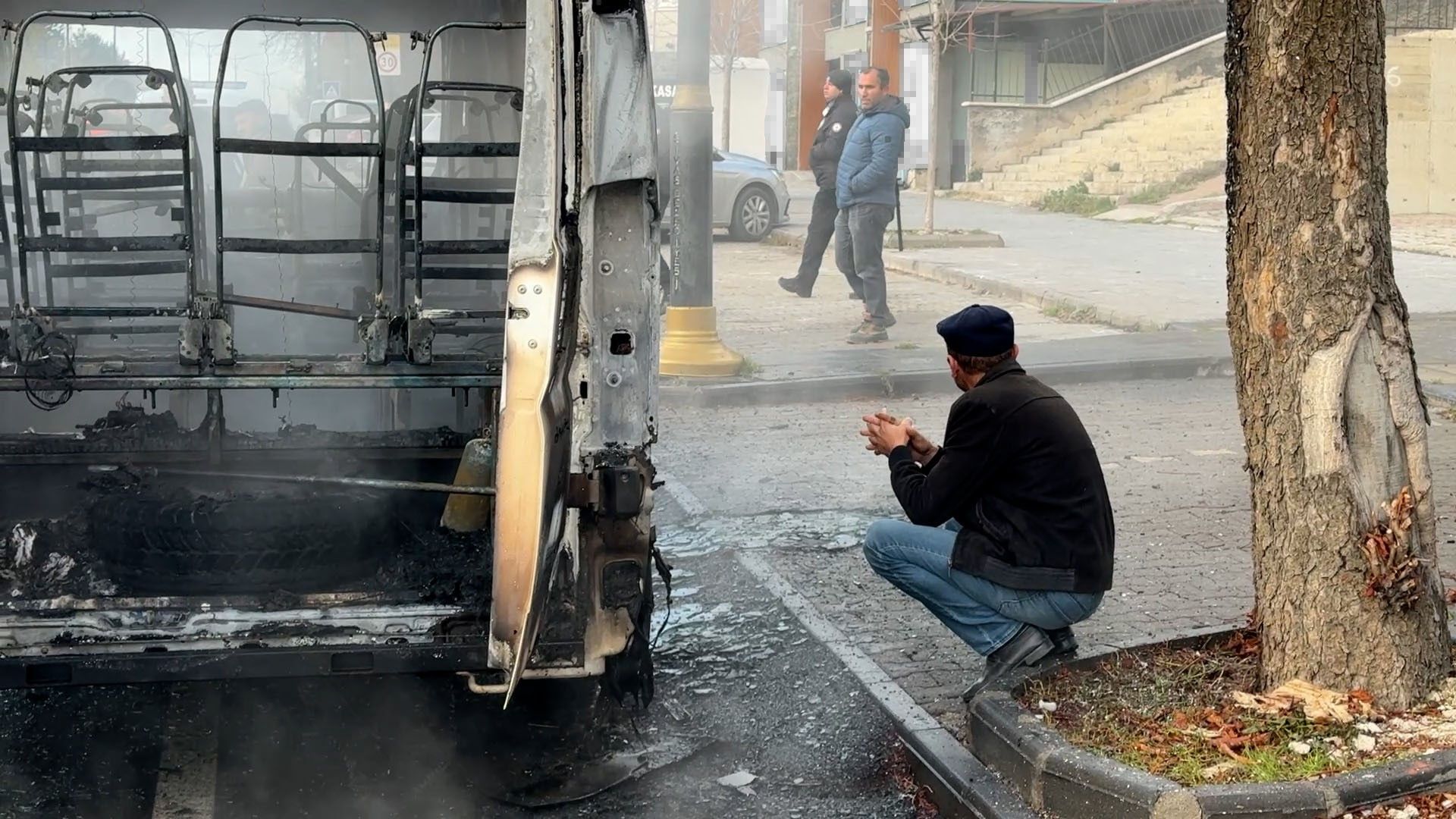 Sivas'ta Okul Servisi Yangını: Büyük Hasar Oluştu, Facia Son Anda Önledi