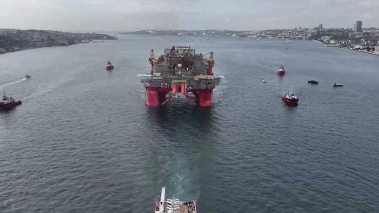 İstanbul Boğazı gemi trafiğine yeniden açıldı