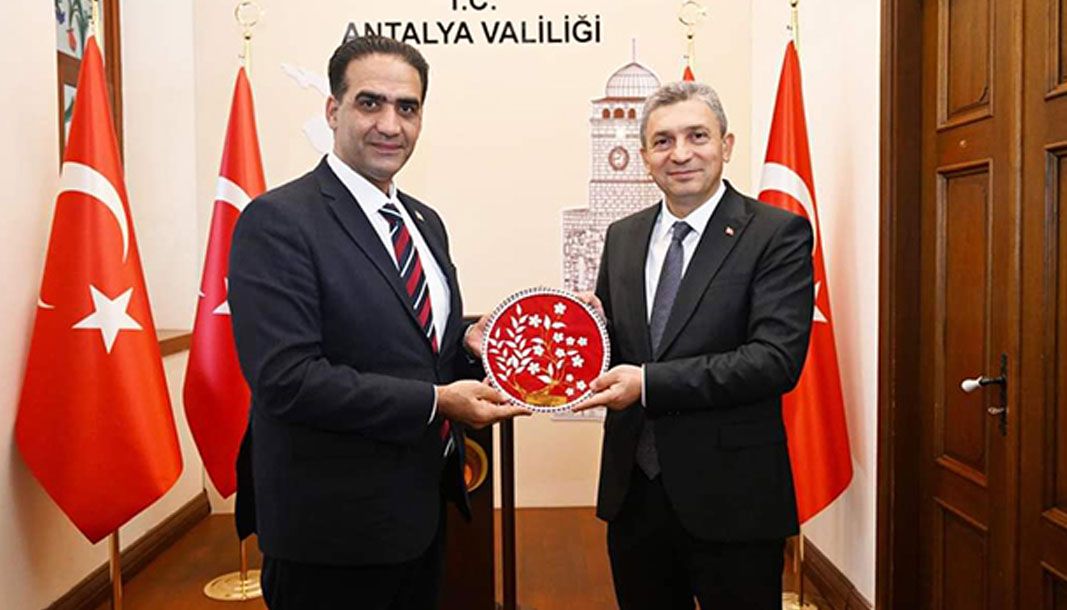 KKTC Çalışma Bakanı Sadık Gardiyanoğlu Antalya Valisi Hulus Şahin'i ziyaret etti