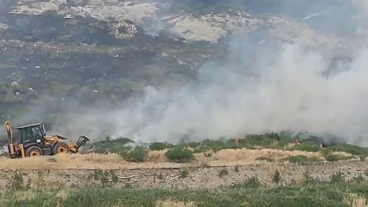 Divriği’de Otluk Arazide Çıkan Yangın, Tarihi Ulu Cami’yi Tehdit Etti