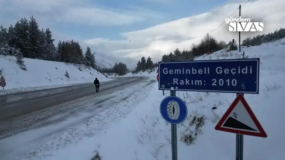 Geminbeli Geçidi'nde Kar Şöleni Başladı