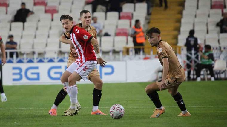 Sivas 4 Eylül Stadı’nda Sivasspor’dan iki dakikada dönüş